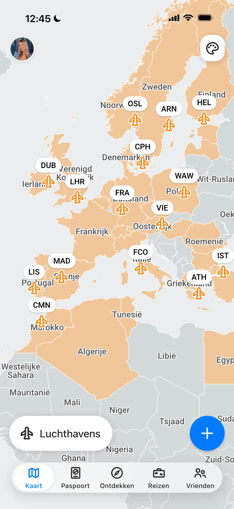 Kaart van Europa in luchthavenmodus, met bezochte luchthavens gemarkeerd met hun IATA-code