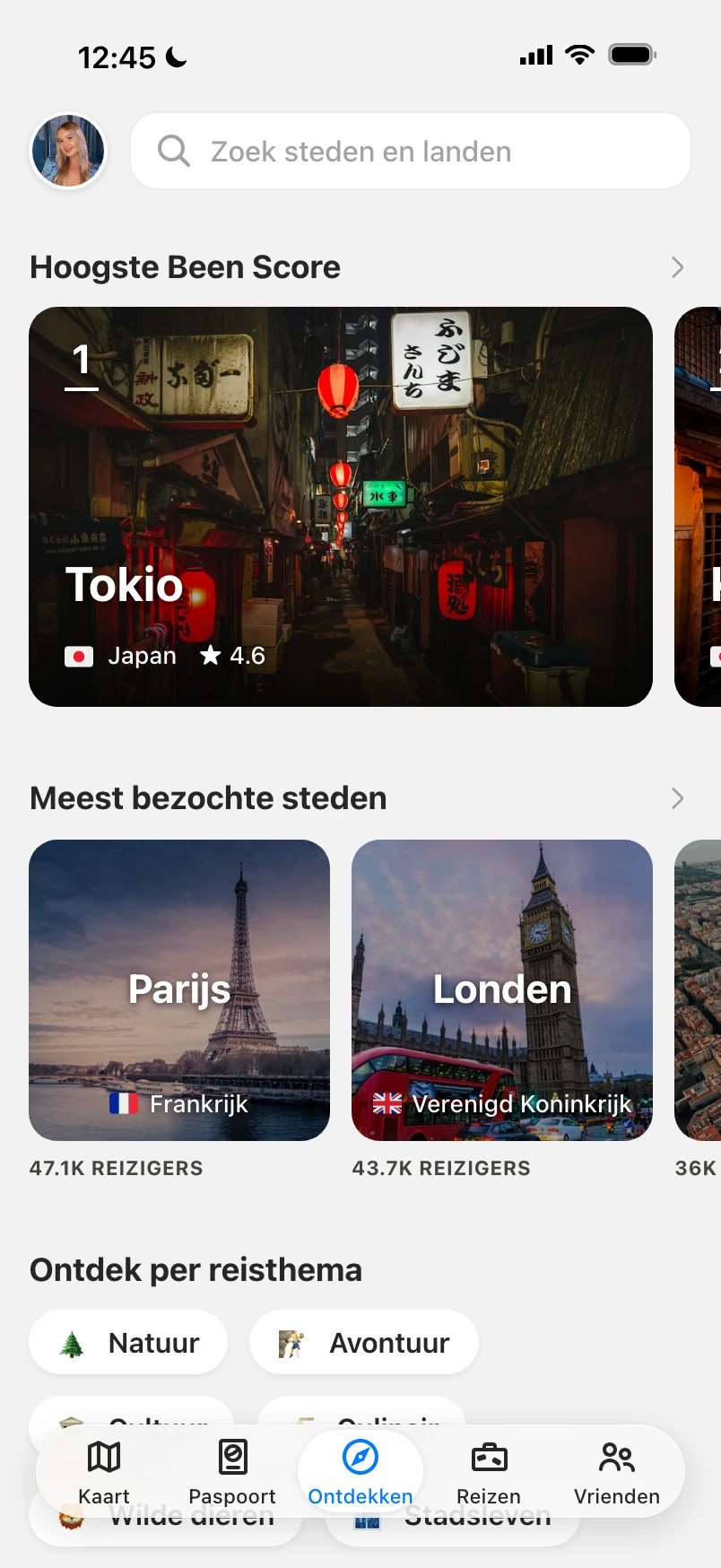Ontdekken-tabblad met de topsteden op Been Score, de meest bezochte steden en chips met reisthema's